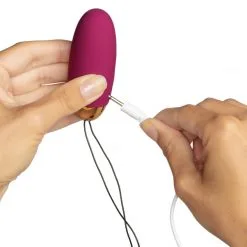 Svakom Elva Fjernstyrt Vibratoregg 12 Svakom Elva Fjernstyrt Vibratoregg -Par Sexleketøy butikk 16329 svakom elva fjernbetjent vibrator aeg 06 hand q100