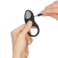 Sinful Love Buzz Fjernstyrt Vibrerende Penisring 18 Sinful Love Buzz Fjernstyrt Vibrerende Penisring -Par Sexleketøy butikk 23248 sinful love buzz vibrerende penisring opladelig og fjernbetjent 51 hand q100