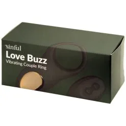 Sinful Love Buzz Militærgrønn Fjernstyrt Par Ring 15 Sinful Love Buzz Militærgrønn Fjernstyrt Par Ring -Par Sexleketøy butikk 26999 sinful love buzz vibrerende penis ring opladelig og fjernbetjent army 90 pack q100 1