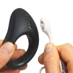 We-Vibe Tease Us Special Edition-Sett Med Bond Vibrerende Penisringer -Par Sexleketøy butikk 27564 we vibe tease us special edition set with bond vibrating cock rings 52 hand q100