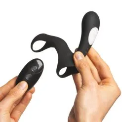 Sinful Dual Action Fjernstyrt Love Ring -Par Sexleketøy butikk 27799 sinful dual action rechargeable remote controlled love ring 51 hand q100